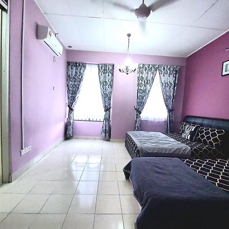 E&A Homestay Klia/ Sepang/ Nilai Zewnętrze zdjęcie