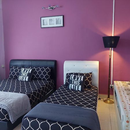 E&A Homestay Klia/ Sepang/ Nilai Zewnętrze zdjęcie