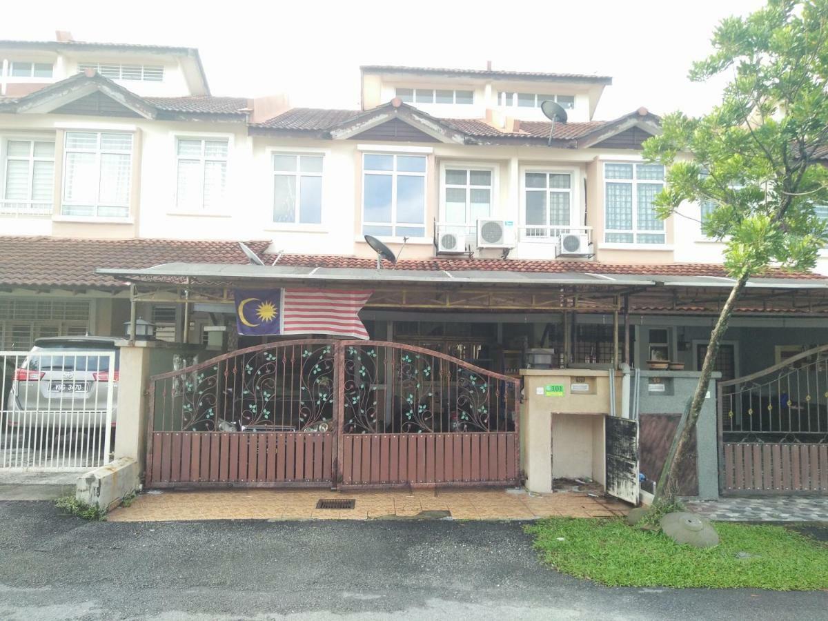 E&A Homestay Klia/ Sepang/ Nilai Zewnętrze zdjęcie