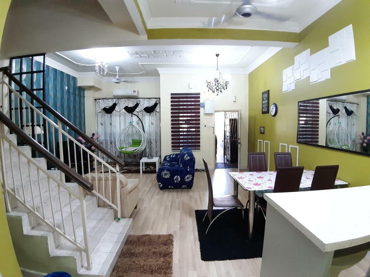 E&A Homestay Klia/ Sepang/ Nilai Zewnętrze zdjęcie